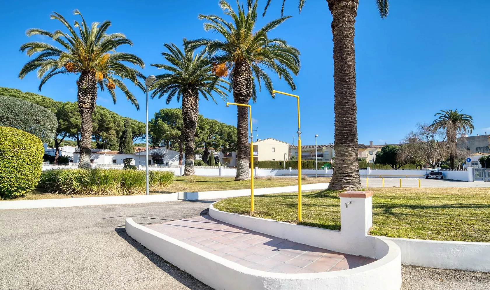 Ampli local comercial amb sortida de fums al centre de Palamós