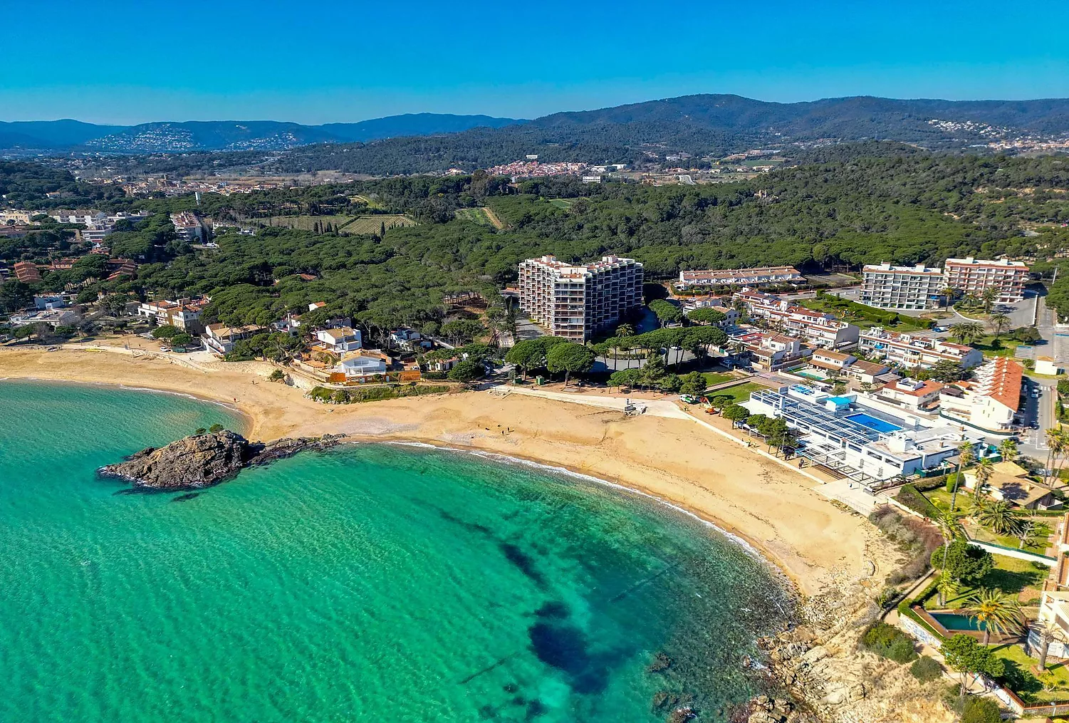 Ampli local comercial amb sortida de fums al centre de Palamós