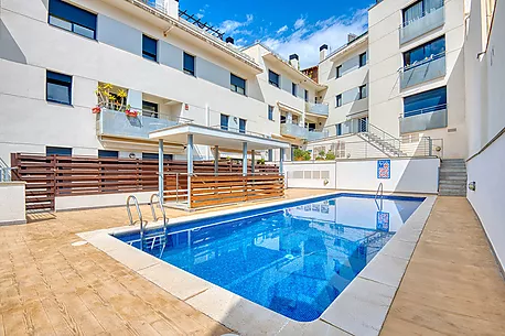 PENTHOUSE WITH TERRACE AND POOL 5 MINUTES FROM THE BEACH