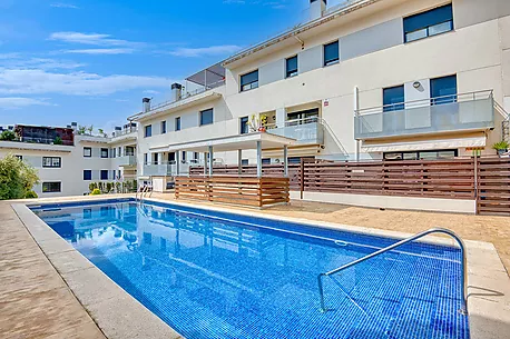 PENTHOUSE WITH TERRACE AND POOL 5 MINUTES FROM THE BEACH