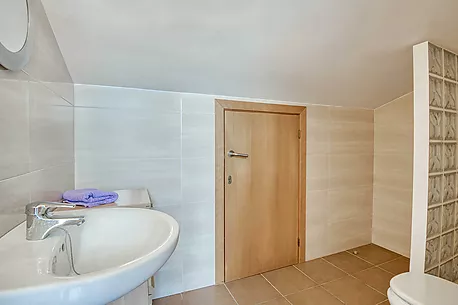 ÁTICO CON GRAN TERRAZA Y PISCINA A 5 MIN DE LA PLAYA