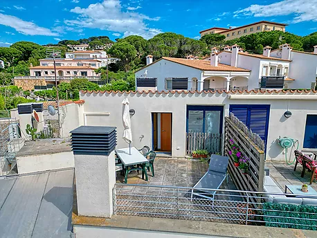 ÁTICO CON GRAN TERRAZA Y PISCINA A 5 MIN DE LA PLAYA