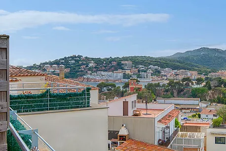 ÁTICO CON GRAN TERRAZA Y PISCINA A 5 MIN DE LA PLAYA