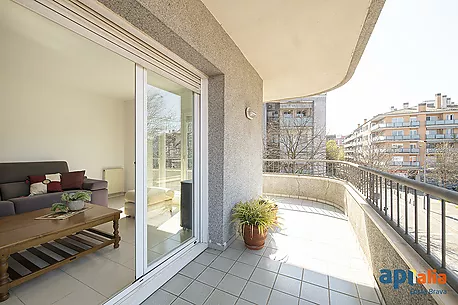 Atractiu pis amb terrassa a la zona de la Devesa de Girona