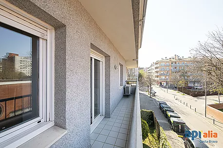Atractiu pis amb terrassa a la zona de la Devesa de Girona
