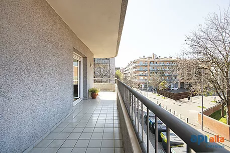 Atractiu pis amb terrassa a la zona de la Devesa de Girona
