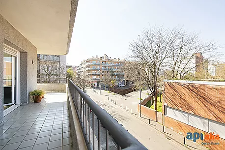 Atractiu pis amb terrassa a la zona de la Devesa de Girona