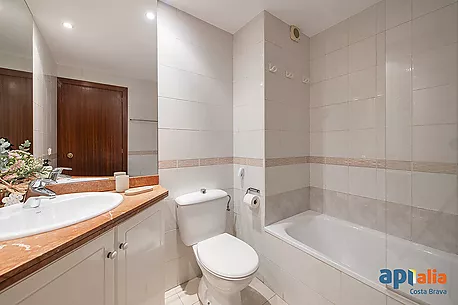 Atractiu pis amb terrassa a la zona de la Devesa de Girona
