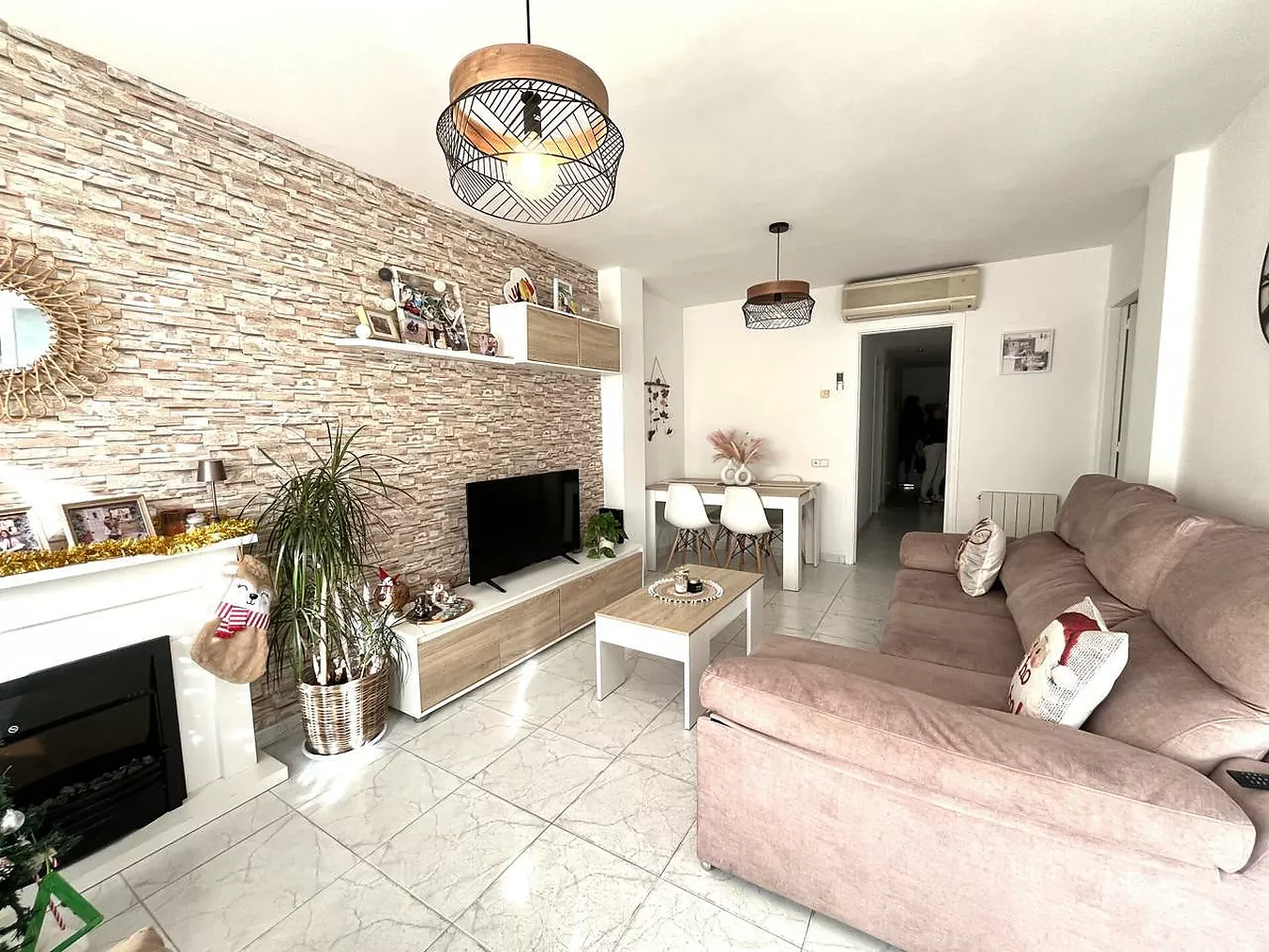 Bright apartment with communal terrace and balcony in a fully serviced area