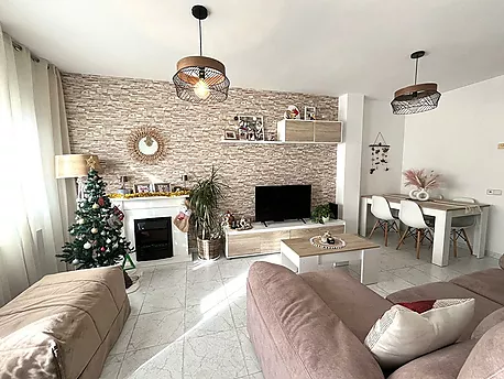 Appartement lumineux avec terrasse commune et balcon dans un quartier très complet