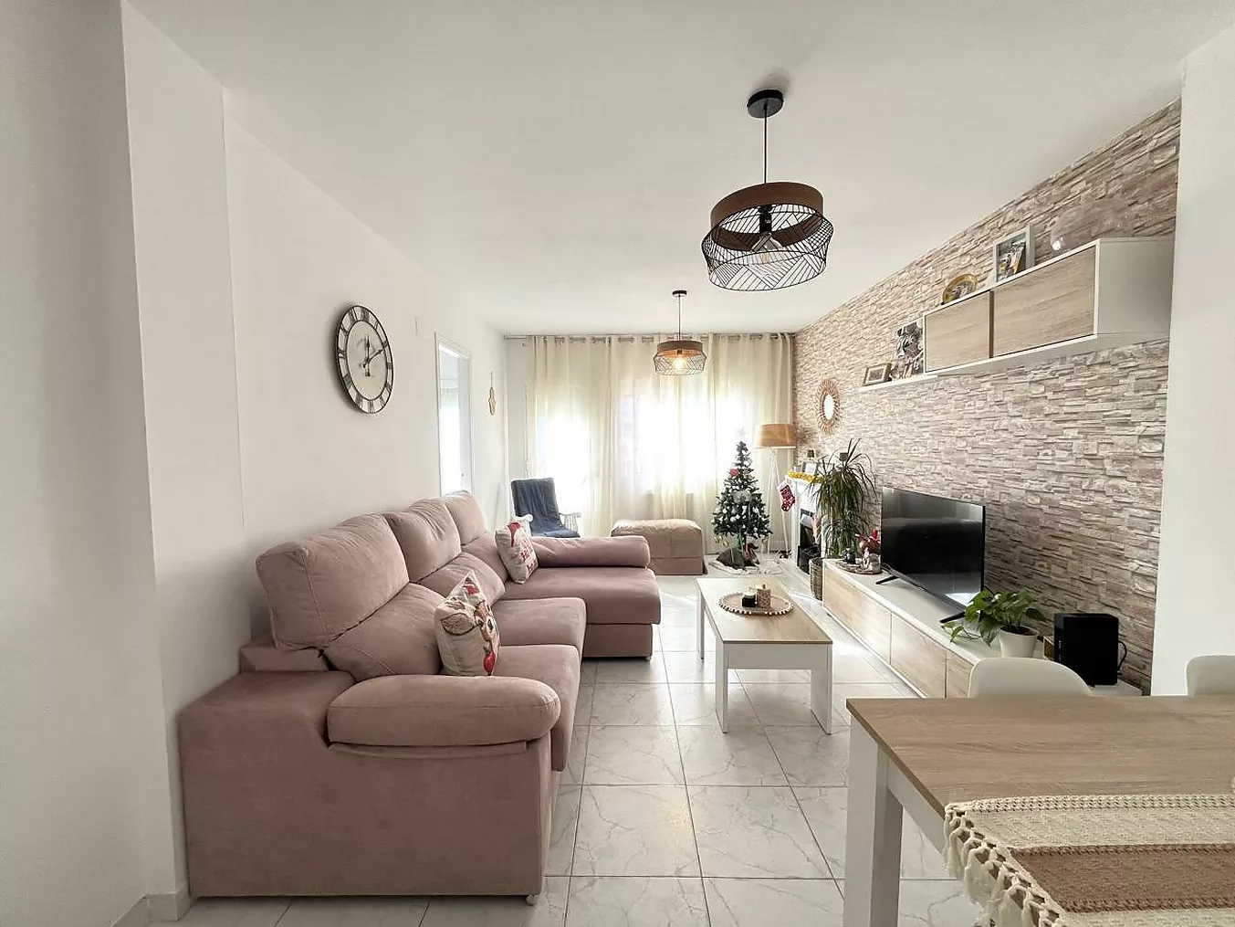Bright apartment with communal terrace and balcony in a fully serviced area