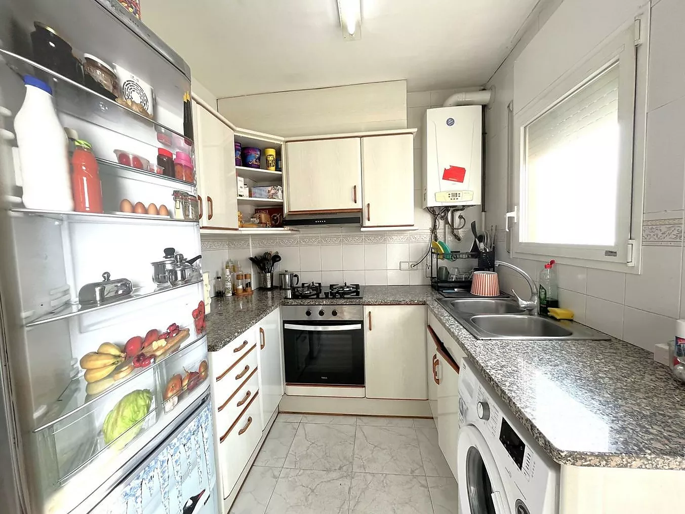 Bright apartment with communal terrace and balcony in a fully serviced area