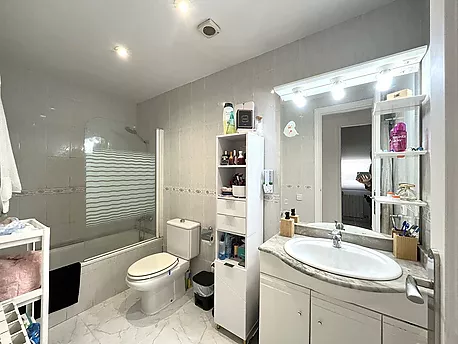 Bright apartment with communal terrace and balcony in a fully serviced area