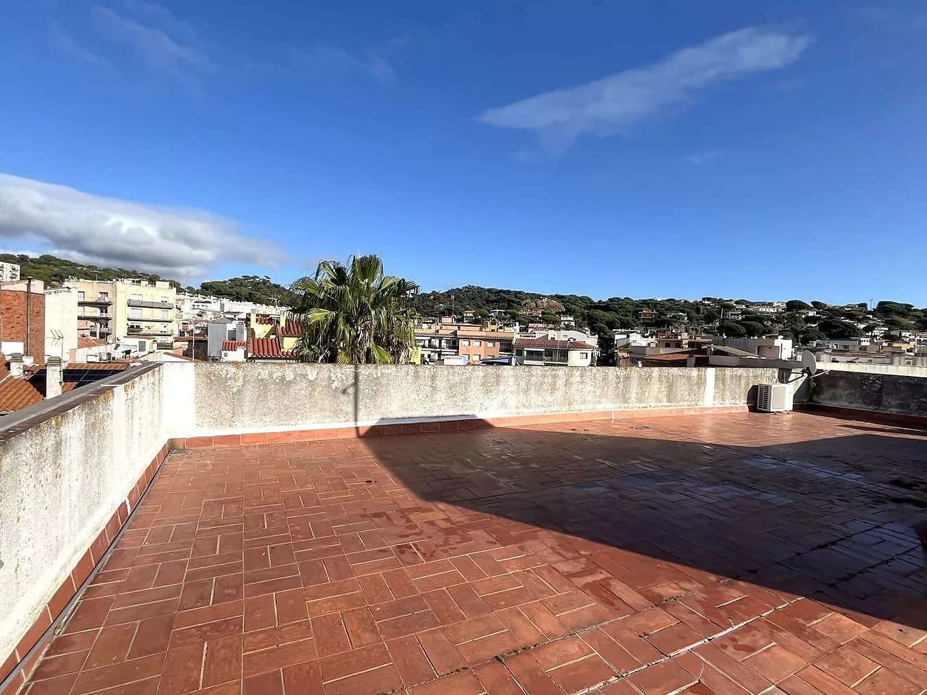 Bright apartment with communal terrace and balcony in a fully serviced area