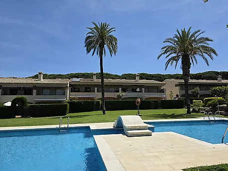 Casa adossada amb la millor zona comunitària de Platja d'Aro