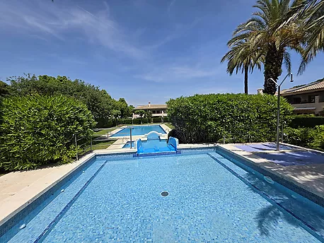 Casa adossada amb la millor zona comunitària de Platja d'Aro