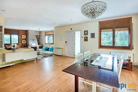 Casa aislada con 6 habitaciones, Urbanización Casa Nova