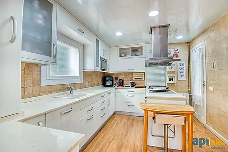 Casa aislada con 6 habitaciones, Urbanización Casa Nova