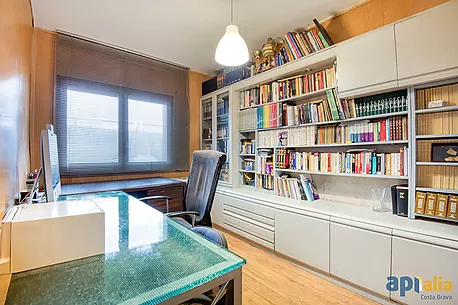 Casa aislada con 6 habitaciones, Urbanización Casa Nova