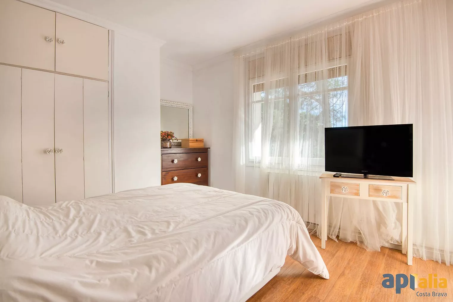 Casa aislada con 6 habitaciones, Urbanización Casa Nova