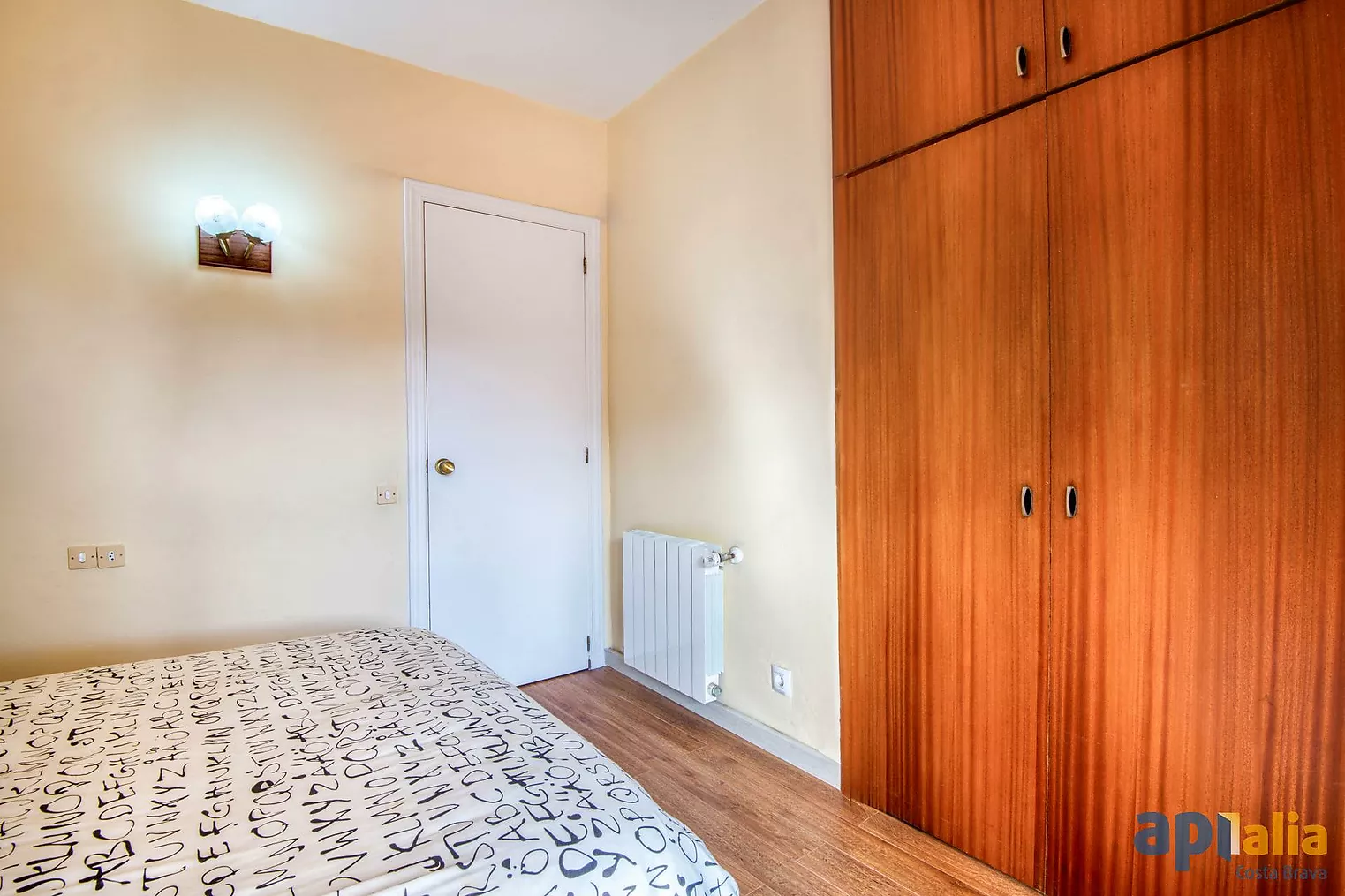 Casa aislada con 6 habitaciones, Urbanización Casa Nova