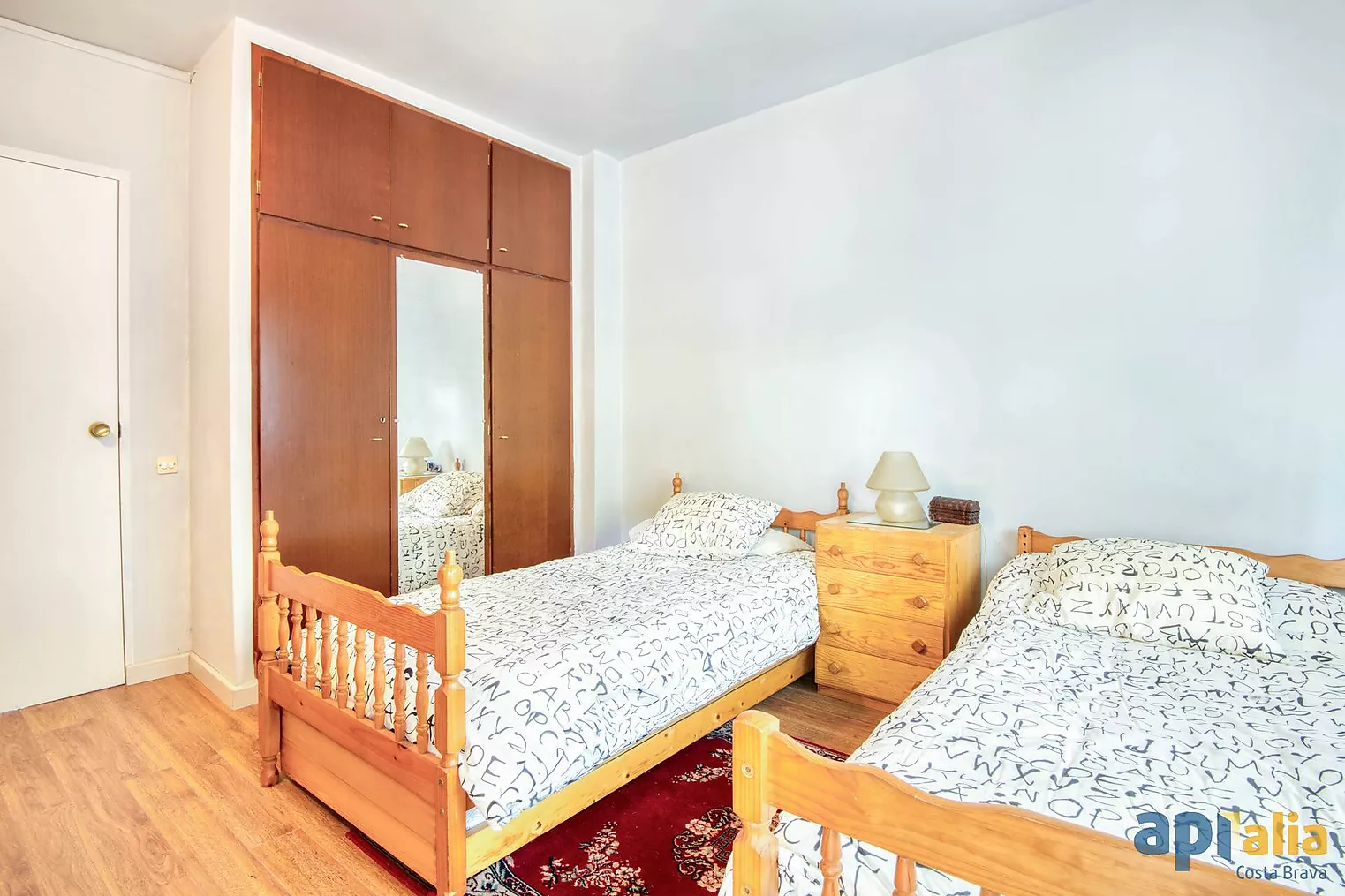 Casa aislada con 6 habitaciones, Urbanización Casa Nova