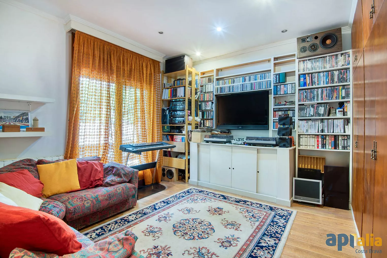 Casa aislada con 6 habitaciones, Urbanización Casa Nova