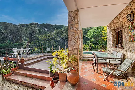 Casa aislada con 6 habitaciones, Urbanización Casa Nova