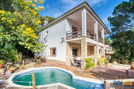 Casa aislada con 6 habitaciones, Urbanización Casa Nova