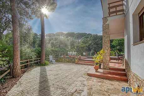 Casa aislada con 6 habitaciones, Urbanización Casa Nova