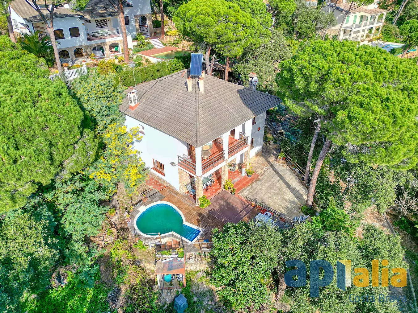Casa aislada con 6 habitaciones, Urbanización Casa Nova