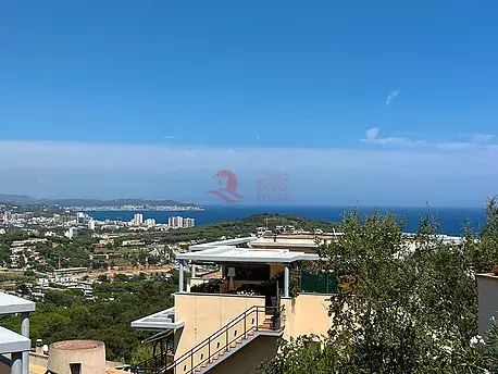Appartement lumineux avec vue panoramique sur la mer à Sant Feliu de Guíxols.