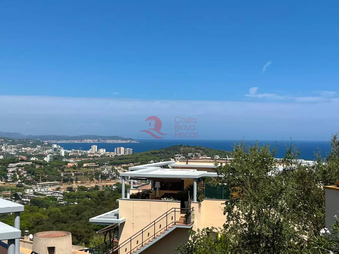 Appartement lumineux avec vue panoramique sur la mer à Sant Feliu de Guíxols.