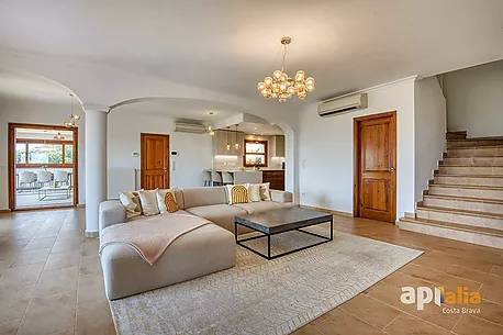 Superbe maison avec piscine et vue pour profiter du style de vie méditerranéen