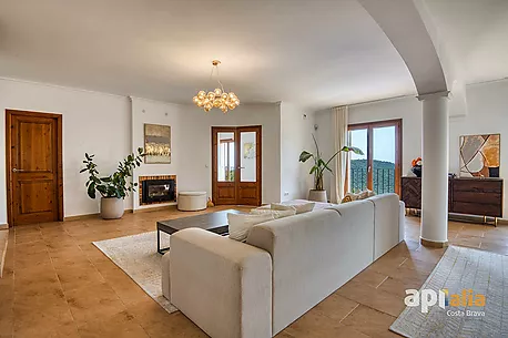 Superbe maison avec piscine et vue pour profiter du style de vie méditerranéen