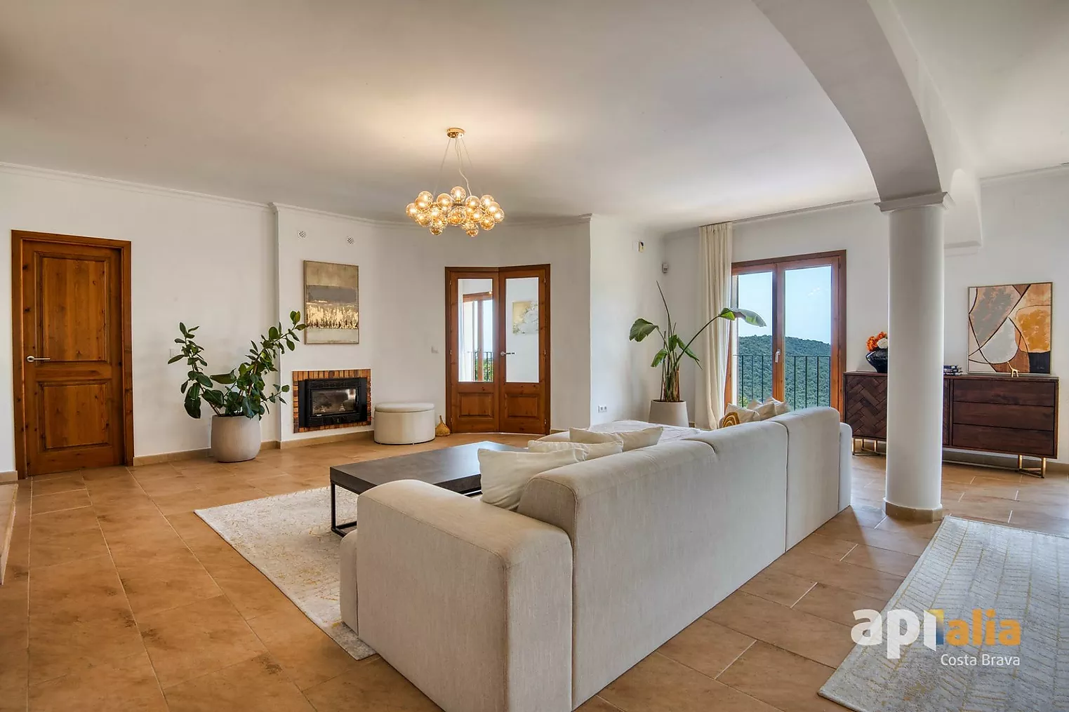 Espectacular casa con piscina y vistas para disfrutar del estilo de vida mediterráneo