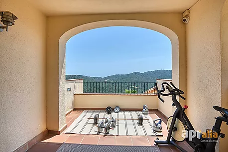 Espectacular casa con piscina y vistas para disfrutar del estilo de vida mediterráneo