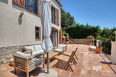 Espectacular casa con piscina y vistas para disfrutar del estilo de vida mediterráneo