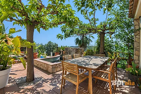 Espectacular casa con piscina y vistas para disfrutar del estilo de vida mediterráneo