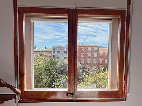 Pis molt lluminós amb dos balcons i dues orientacions