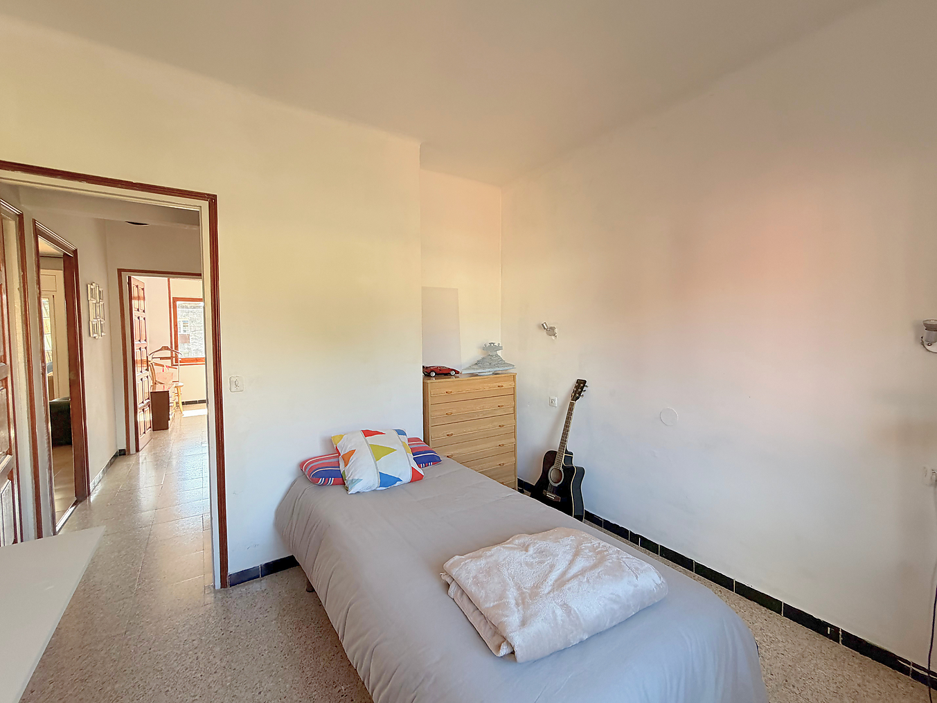 Pis molt lluminós amb dos balcons i dues orientacions