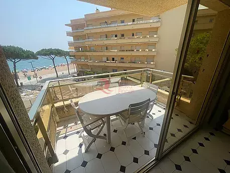 Pis ampli en primera línia de mar a Platja d'Aro