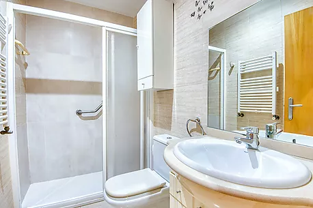 Functional apartment with parking .-Sant Feliu de Guíxols