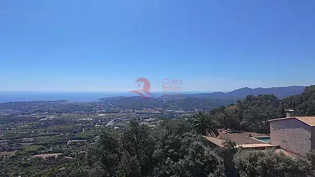 Gran terreny amb vistes al mar a Platja d'Aro.