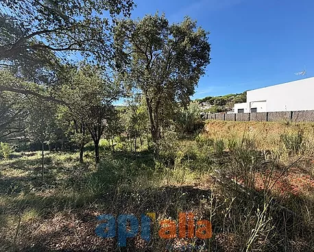 PARCEL·LA A LA URBANITZACIÓ MAS PALLÍ II (CALONGE) AMB PROJECTE BÀSIC INCLO S