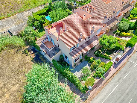 Apialia Costa Brava Exclusive. 131 m  townhouse for sale in a privileged area of S Agaró, featuring 3 double bedrooms, 2 full bathrooms, a private gar