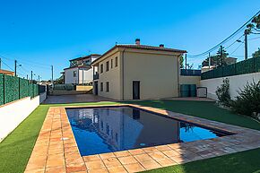 Elegante villa avec piscine