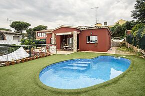 Reformed villa with private pool