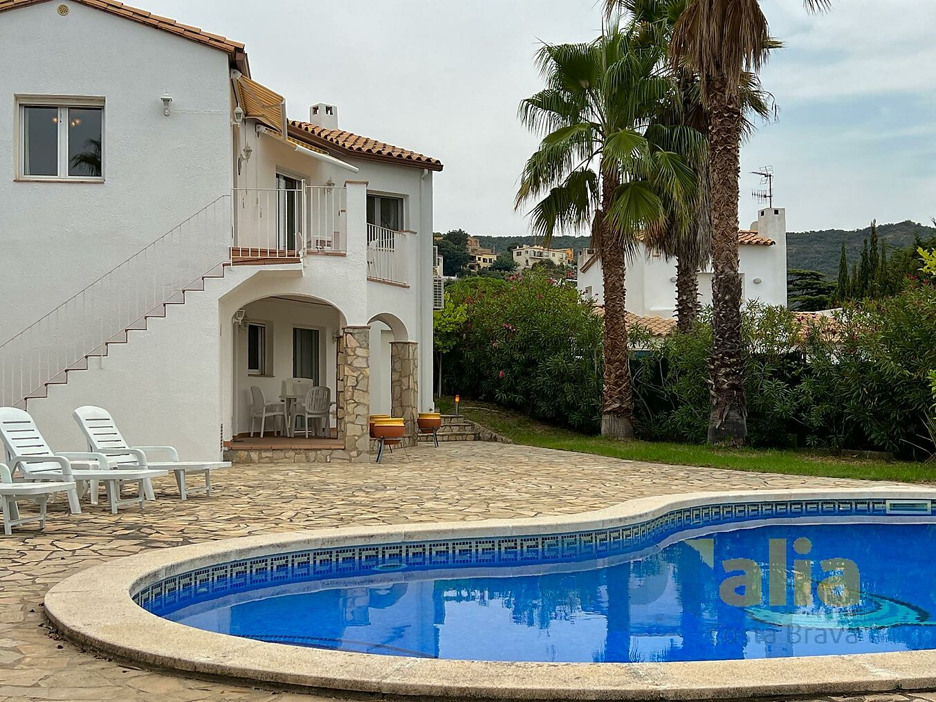 Casa molt lluminosa amb piscina i gran jardí
