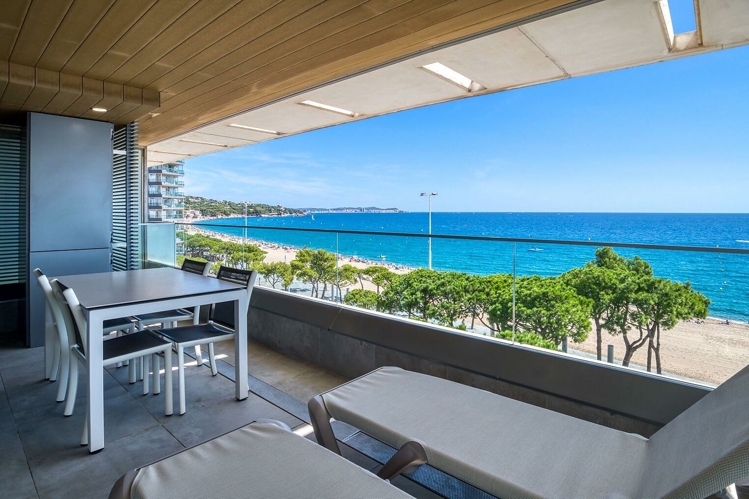 Beautiful modern apartment with amazing sea views